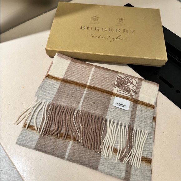 Burberry Coffee Check Scarf Brand new - Picture 6 of 6
